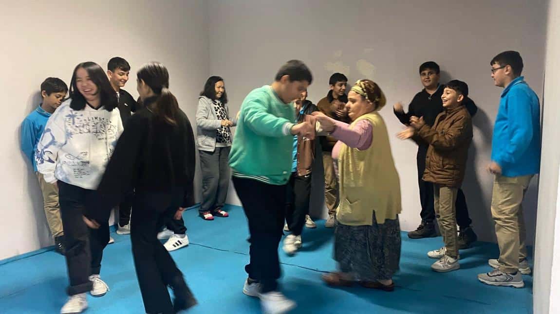Yunus Emre İmam Hatip Ortaokulu Öğrencilerinden Halis Toprak Huzurevi’ne Anlamlı Ziyaret